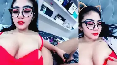 Sandra Cantik Elus Bagian Basah Sambil Ngangkang
